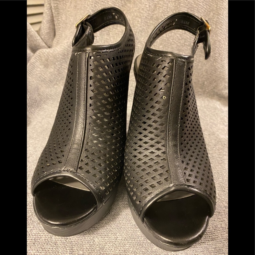 Women’s wedge sandal